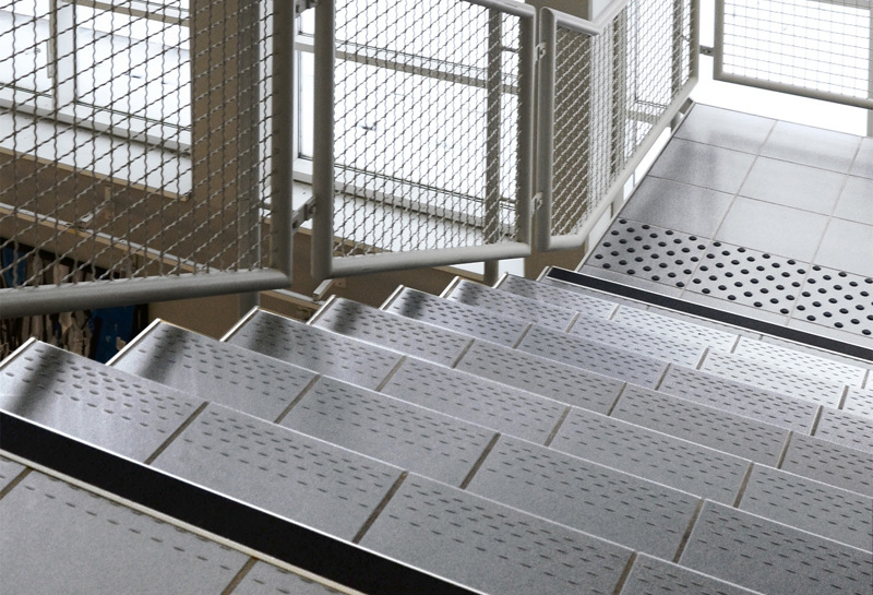 Stufenmarkierungen und -profile Slide 1