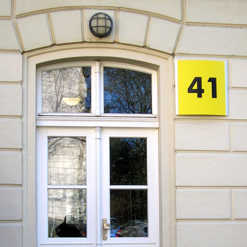 Wegweiser wandmontiert SW