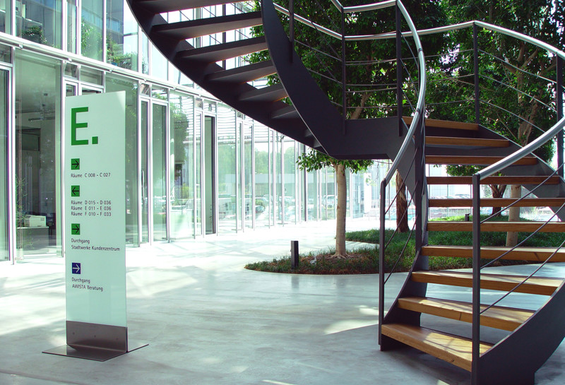 Übersichten Glas freistehend TM Slide 3