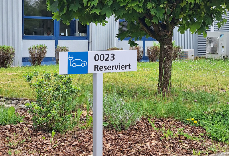 Car park sign QASA 8060 S Slide 0