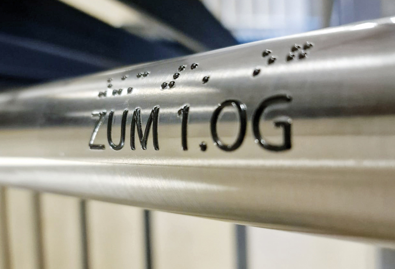 Handlaufschilder taktil Slide 1