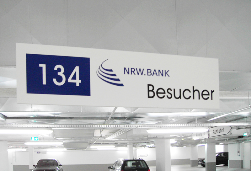 Wegweiser deckenmontiert Slide 8