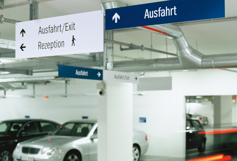 Wegweiser deckenmontiert Slide 9