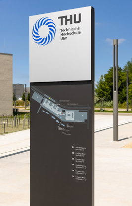 THU Ulm Aussen Stele 5