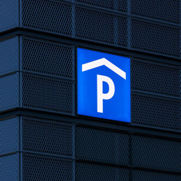 Rhön Klinikum Campus Parkhaus P Beleuchtet