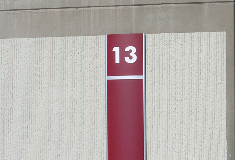 Wegweiser wandmontiert SW Slide 7