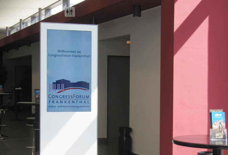 Medienstele Victoria QMAD Slide 2