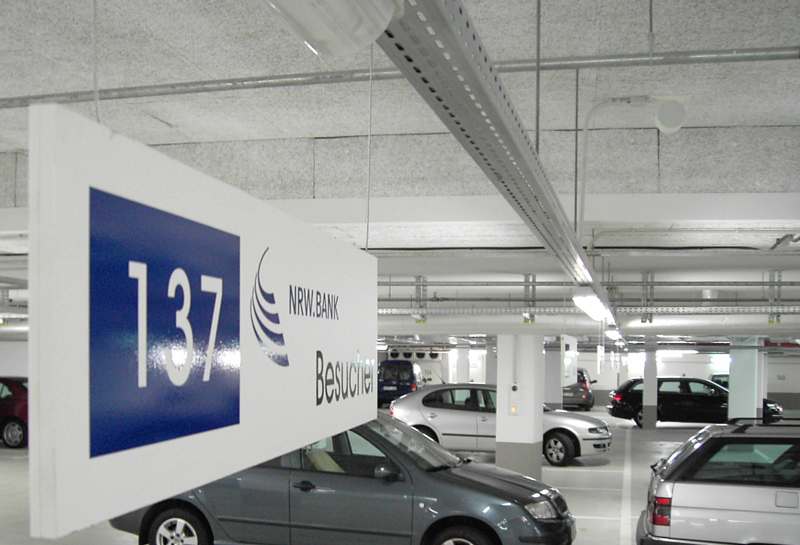 Wegweiser deckenmontiert Slide 7