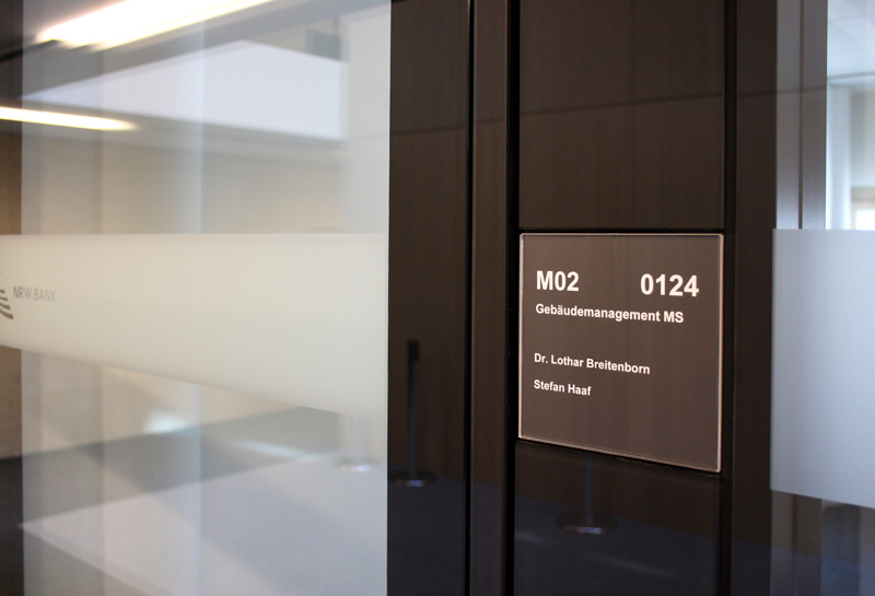 Türschild aus Edelstahl QTE Slide 8