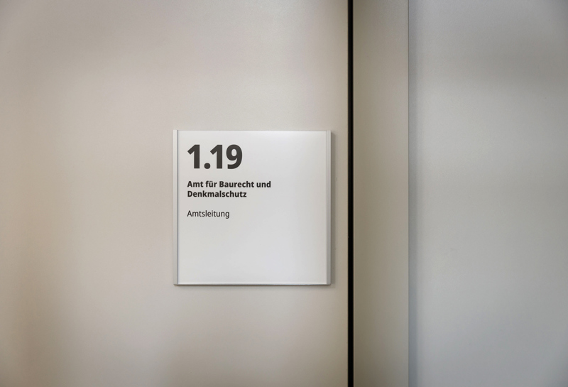 Rathaus und Palais Prinz Carl 21