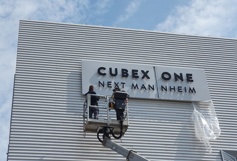 beleuchtete Schriftzüge Slide 3