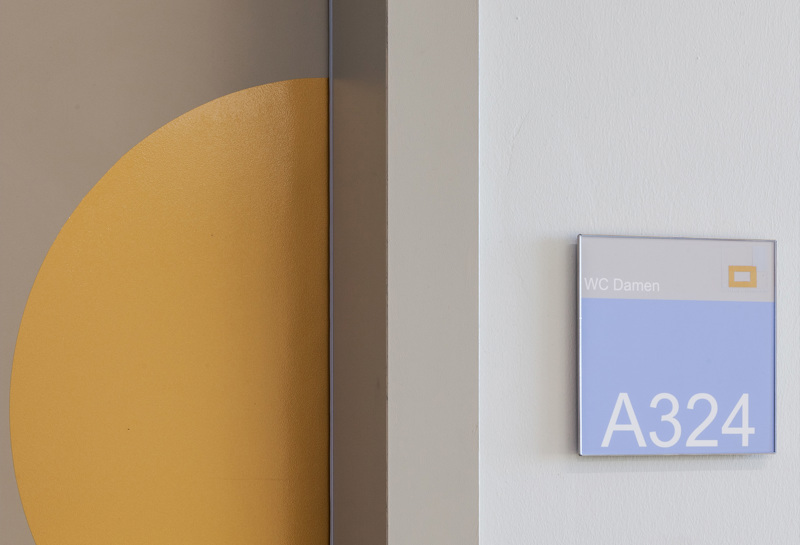 Türschild aus Edelstahl QTE Slide 6