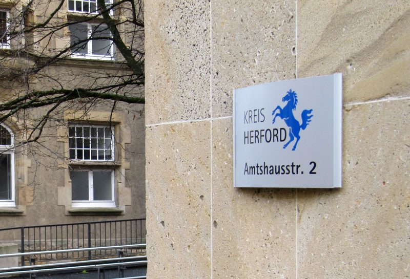 Wegweiser wandmontiert SW Slide 3