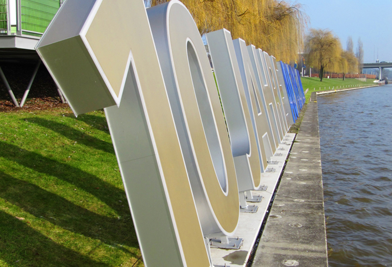 beleuchtete Schriftzüge Slide 8