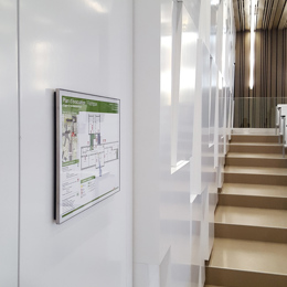 Athenee Hoersaal Fluchtwegschild