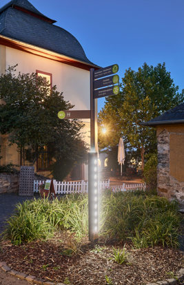 Sternwegweiser Hof Beleuchtet