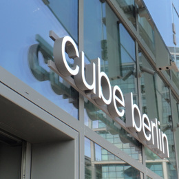 Fassadenschriftzug Seite