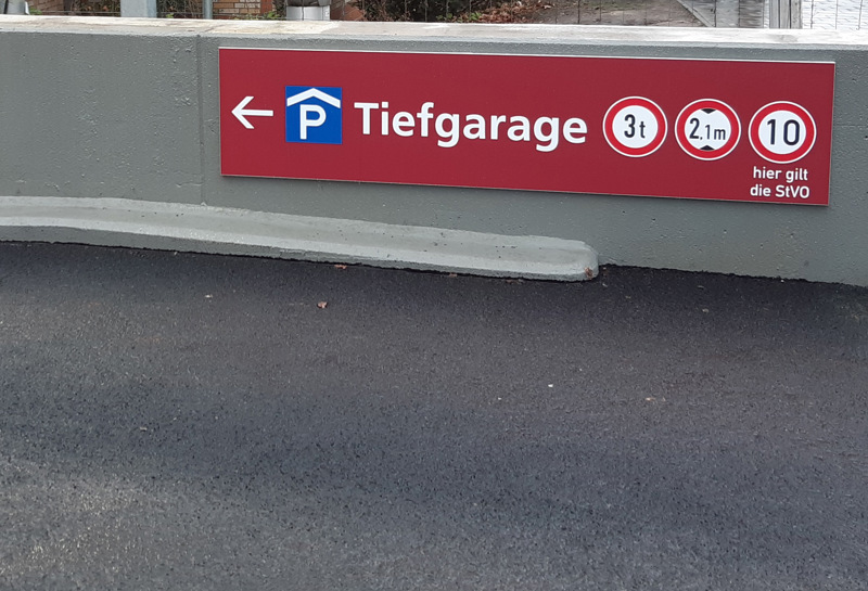 Wegweiser wandmontiert Slide 1