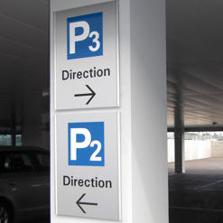 Wegweiser wandmontiert